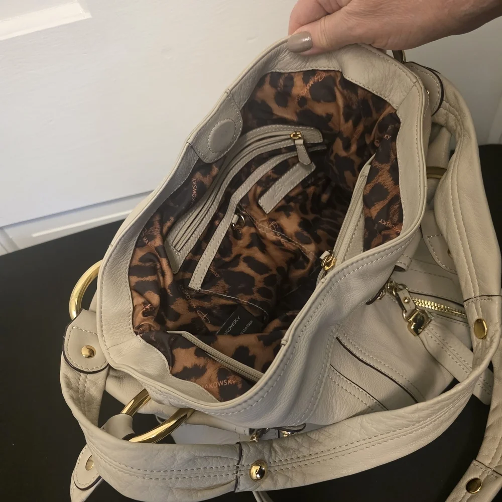 B. Makowsky Bone In Color Fully Lined Leather Hobo Style Bag, Casual